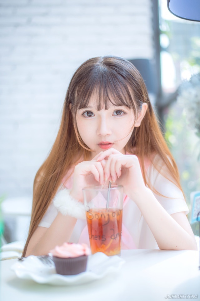 “何意？”刘璝面色不善的看着法正。